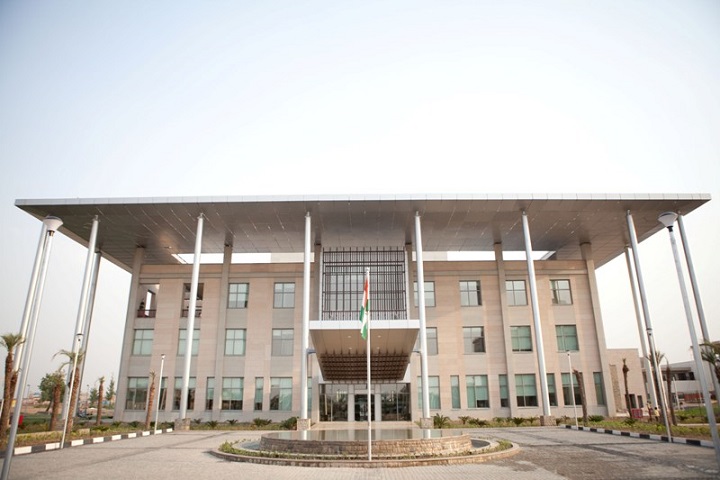 https://cache.careers360.mobi/media/colleges/social-media/media-gallery/555/2018/11/10/College Building View of Indian School of Business Mohali Campus_Campus-View.jpg